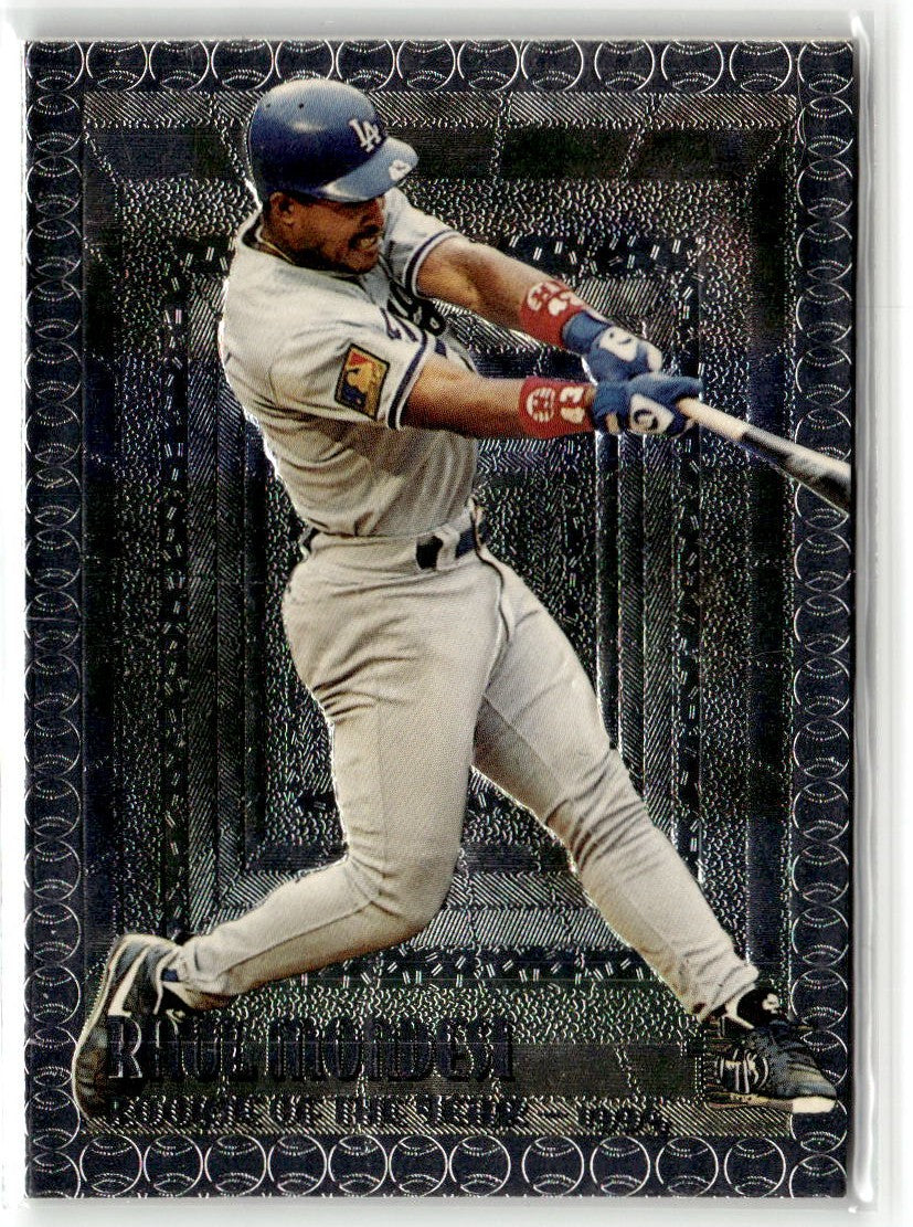 1995 Topps Embossed Raul Mondesi #102 (RC)
